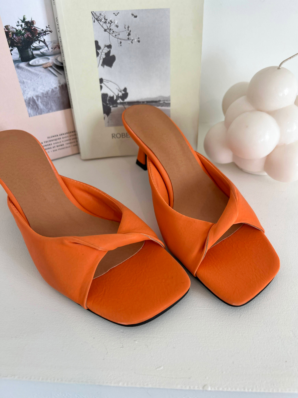 신발 오렌지 색상 이미지-S10L25